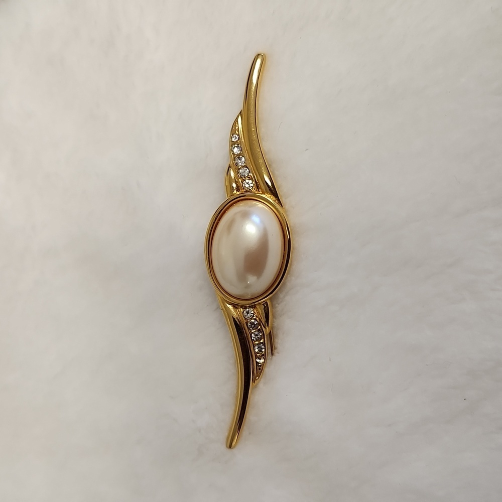 Vintage Monet Gold Tone Pin with Rhinestones and Faux Pearl